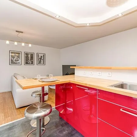 Apartment 50m Gem - 400m Gare: Garage Prive, Terrasse, Wifi