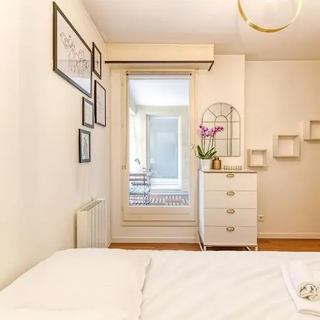 Apartment 50m Gem - 400m Gare: Garage Prive, Terrasse, Wifi